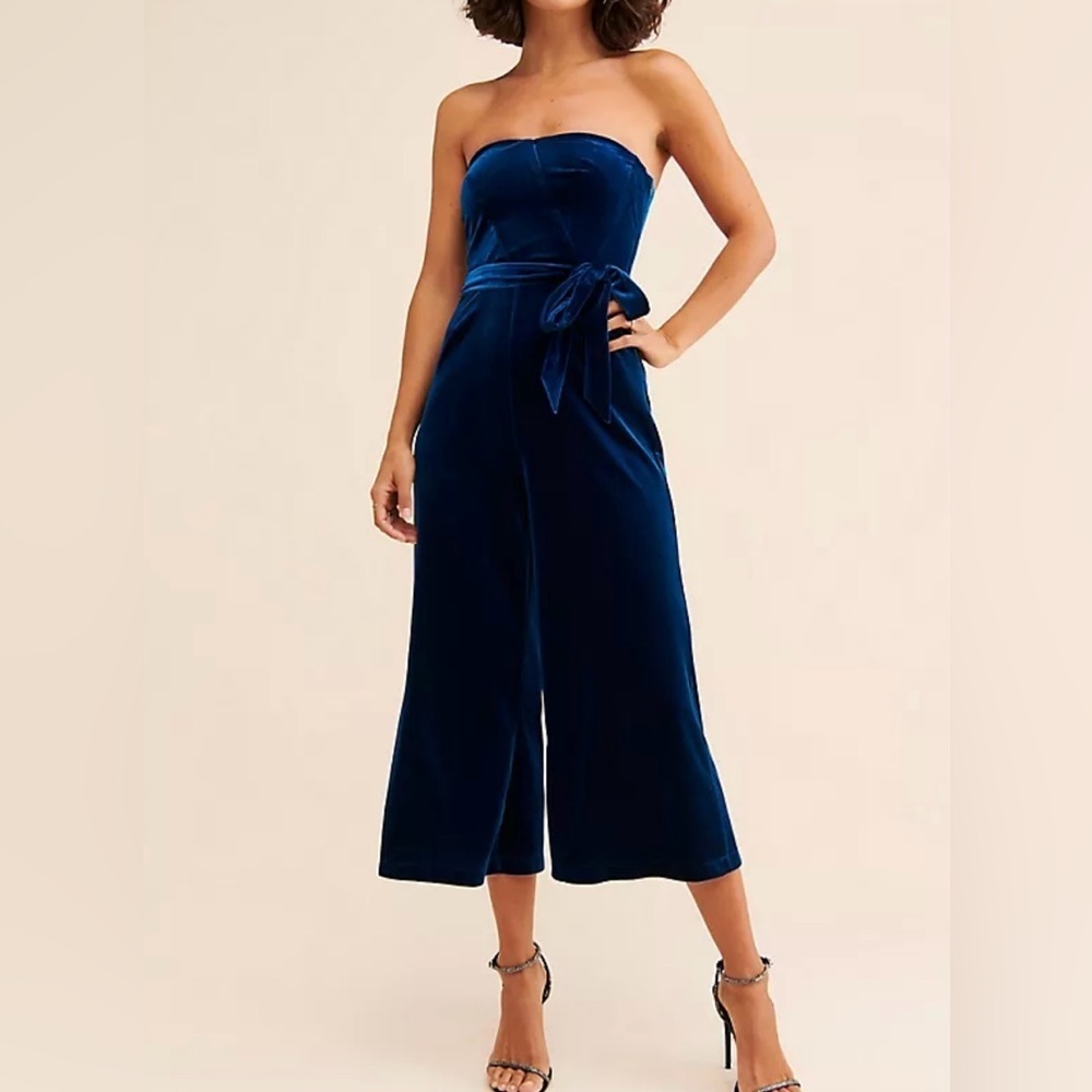 NSR  Anthropologie Dora Velvet Strapless Jumpsuit M  Blue Cropped Wide Leg *read